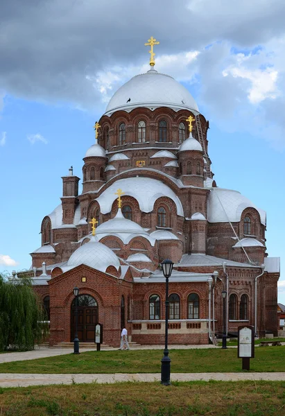 Svijazhsk。圣 · 约翰的浸信会修道院，大教堂圣母的所有悲伤的人快乐 — 图库照片