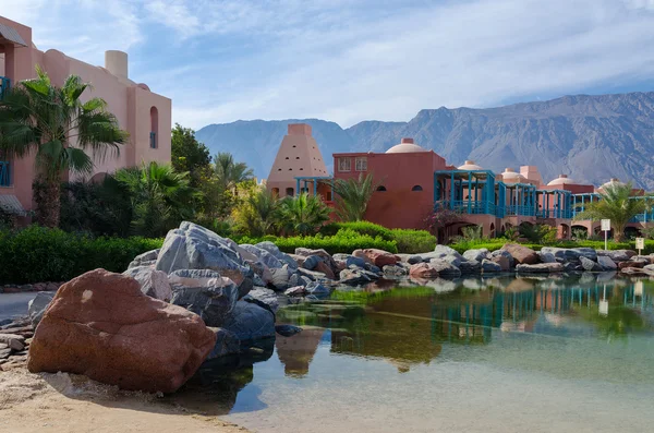 Beautiful view of the hotel on a background of mountains — Stock Photo, Image