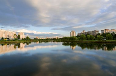 yaz akşamında bir rekreasyon alanı, gomel