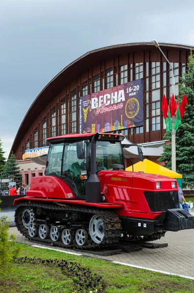 Paletli traktör belarus 2103 — Stok fotoğraf