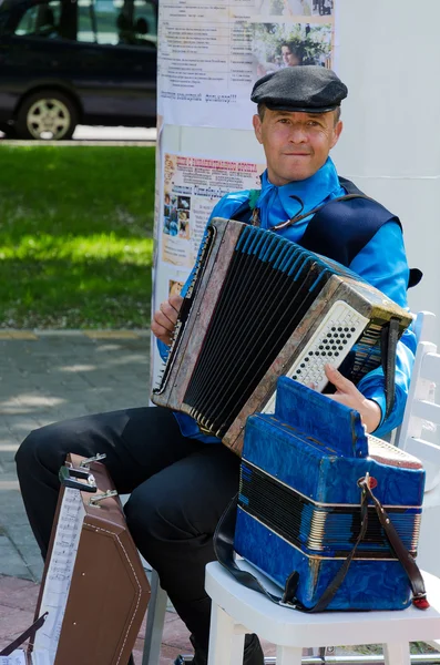 Landharmonikaspieler bei der Veranstaltung City-Zauberer — Stockfoto