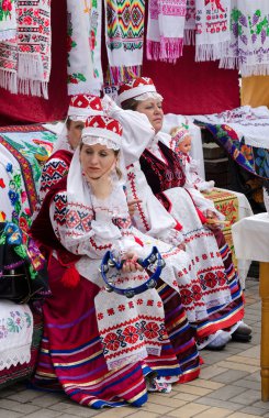 Gomel şehir sihirbazları olay. Beyaz Rusça kadınlar kostümleri