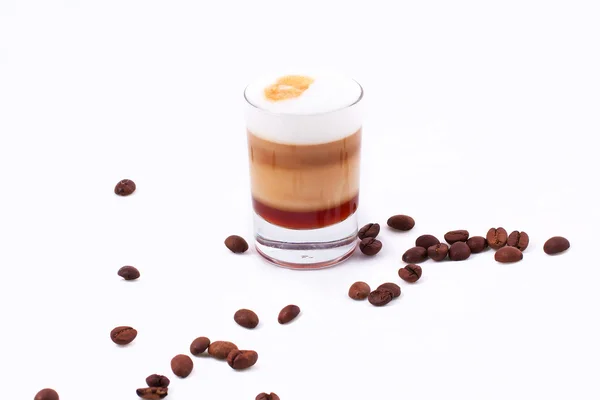 Красочный кофе горячий на изолированном белом фоне — стоковое фото