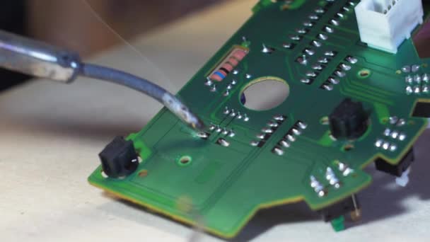 Soldering the board with solder. repair of equipment — Stock video