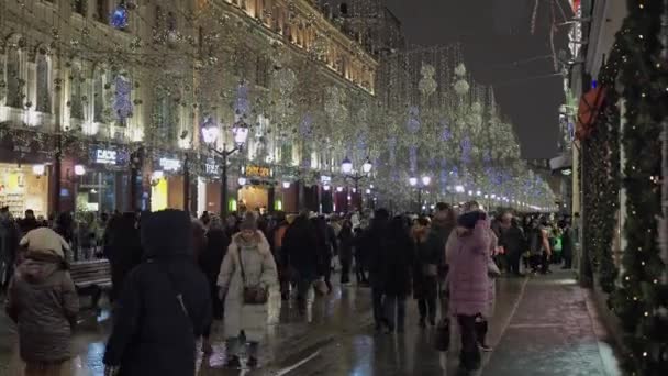 Moscow January 2022. Christmas decorations of Nikolskaya Street. very beautiful Christmas garlands — Wideo stockowe