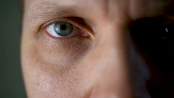 Eine Nahaufnahme Einer Augenöffnung Mit Einer Schönen Blauen Iris Das — Stockvideo
