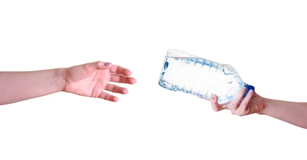 Рука Женщины Бутылкой Воды Переходит Другую Руку Белом Фоне Концепция — стоковое фото