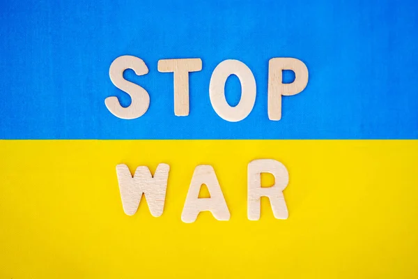 우크라이나 배경에 개개의 글자들 평화에 전쟁의 — 스톡 사진