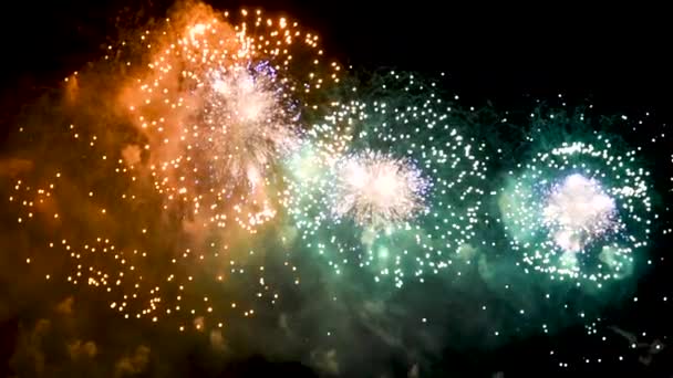 Een Abstracte Waas Van Echt Goud Gloeiend Vuurwerk Met Bokeh — Stockvideo