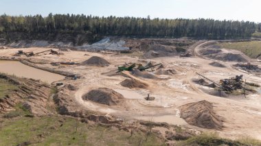 Çakıl ve kum açık maden ocağı