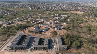 Tipik Varoş Bölgesinde Yeni Yapılmış Lüks Evler