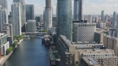 Londra Kanarya Rıhtımı Finans Merkezleri ve İş Gökdelenleri ile Skyline. Yüksek kalite 4k görüntü
