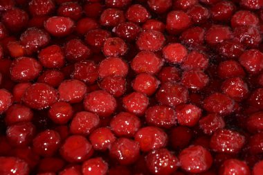 Kiraz reçeli pişirme