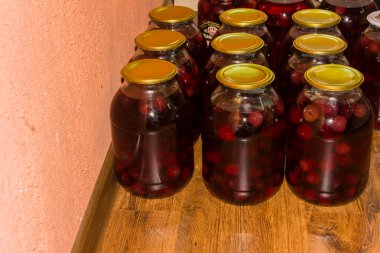 Kiraz reçeli pişirme