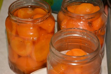 Bir tavada pişirme Kayısı reçeli