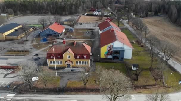 2021年4月1日：Ravlanda School, Aerial Pullback — 图库视频影像