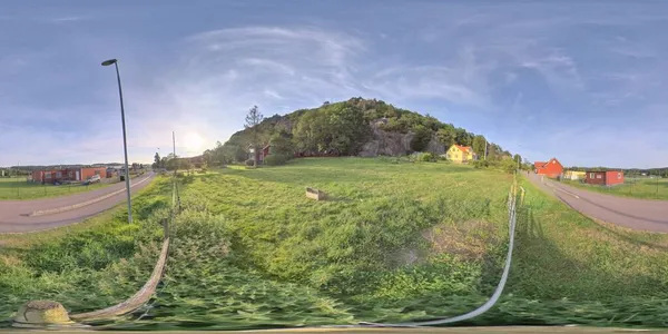 Estrada do campo com casa de campo e pequena colina - 360 VR — Fotografia de Stock