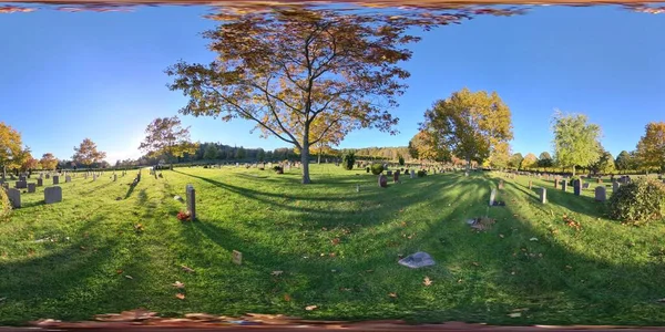 Cemetery a Sunny Day with Green Lawn and Tombstone, 360 Photo — Stock Photo, Image