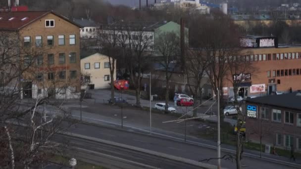Área industrial em Savenas vista de Kviberg, Gotemburgo, Tilt Up — Vídeo de Stock