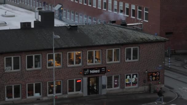 Gothenburg, สวีเดน- 15 มกราคม 2022: ร้านอาหารฟาสต์ฟู้ด Kebab ภายนอก — วีดีโอสต็อก