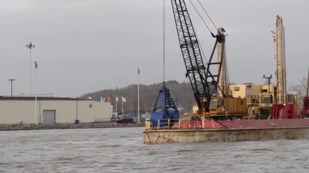 Industrial Barge Doing Maintenance Dredging in Gota Alv, Hisingen, Gothenburg — стокове відео
