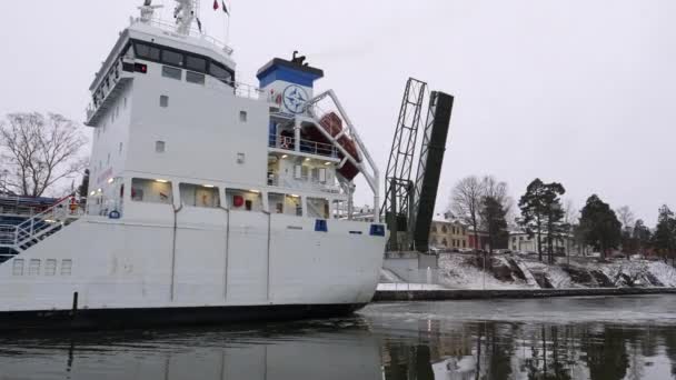 Cargo Ship Passing By in Canal and Open Footbridge at Winter — Stock videók