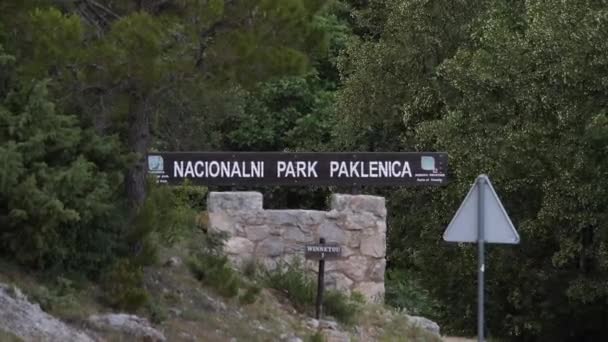 Park Narodowy Paklenica Road Sign Północna Dalmacja Chorwacja Establishing Shot — Wideo stockowe