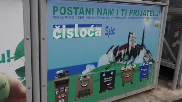 Split Chorvatsko Června 2022 Informace Recyklaci Kontejneru Třídění Odpadu Vysoce — Stock video
