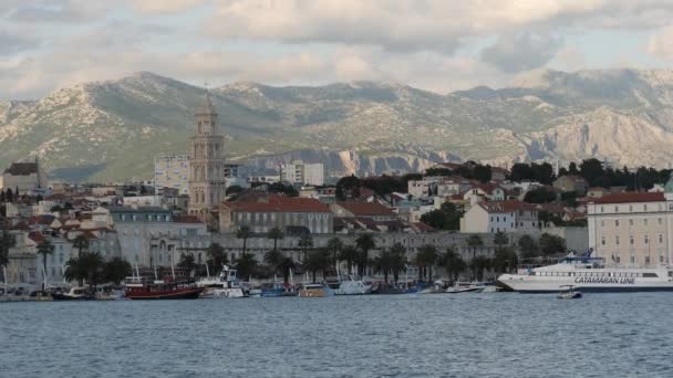 Σπλιτ Κροατία Ιουνίου 2022 Λιμάνι Σπλιτ Και Cityscape Φόντο Βουνό — Αρχείο Βίντεο