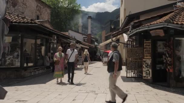Sarajewo Bośnia Czerwca 2022 Spacer Turystyczny Starym Mieście Sarajewie Wysokiej — Wideo stockowe