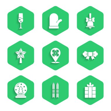 Kar tanesi, kayak ve sopalar, hediye kutusu, papyon, Noel kar küresi, yıldız, mutlu zil ve şampanya ikonu. Vektör