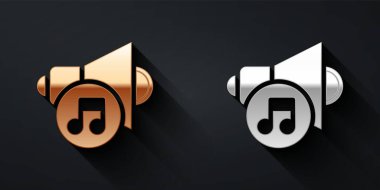 Altın ve gümüş hoparlör sesi, ses sembolü, siyah arkaplanda izole edilmiş medya müzik ikonu. Uzun gölge tarzı. Vektör