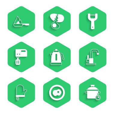 Elektrikli çaydanlık, çırpılmış yumurta, pişirme kabı, su musluğu, fırın eldiveni, karıştırıcı, sebze soyacağı ve kızartma tavası ikonu. Vektör