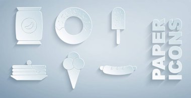 Dondurmayı waffle külahına, krep yığınına Hotdog sandviçi, Donut ve Bag 'e ya da patates cipsi ikonuna koy. Vektör