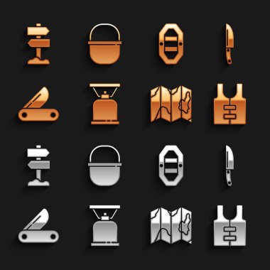 Kamp ocağı, bıçak, can yeleği, haritadaki orman konumu, İsviçre çakısı, rafting teknesi, trafik levhası ve esrar ikonu. Vektör