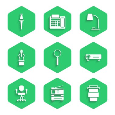 Büyüteç, yazıcı, kahve fincanı, film, medya projektörü, ofis koltuğu, dolma kalem ucu, masa lambası ve iğne simgesi. Vektör