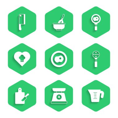 Çırpılmış yumurta, teraziler, ölçü kabı, Spatula, kesme tahtası ve bıçak, Şef şapkası, kızartma tavasında kızartılmış et ve et doğrayıcı ikonu. Vektör