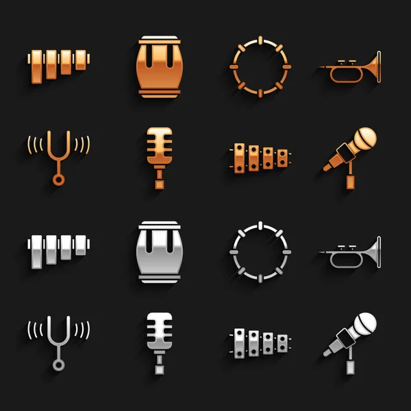 Set Micrófono, trompeta, xilófono, tenedor de afinación musical, pandereta, flauta y tambor icono. Vector — Vector de stock