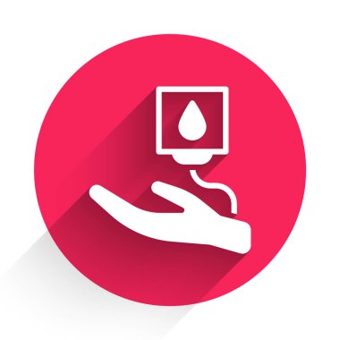 Beyaz Kan bağışı ikonu uzun gölgeli izole edilmiş. Kırmızı daire düğmesi. Vektör.