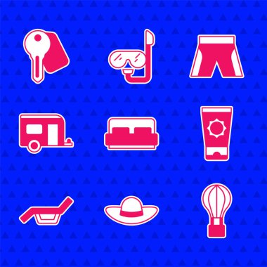 Otel odası yatağı, şık kadın şapkası, hava balonu, tüpte güneş kremi, güneşlik ve şemsiye, karavan, kısa pantolon ya da kapı kilidi ikonu. Vektör