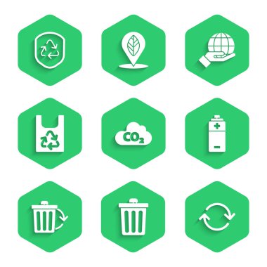 Karbondioksit salınımını bulut, çöp tenekesi, yenilenme, pil, geri dönüşümlü geri dönüşüm kutusu, plastik torba, Dünya 'yı tutan el ve kalkan simgesine ayarlayın. Vektör