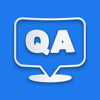 Kağıt kesiği Konuşma baloncukları Soru ve Yanıt simgesi mavi arkaplanda izole edildi. Q ve A sembolü. SSS işareti. Konuşma balonu ve çizelgesi. Kağıt sanatı tarzı. Vektör.