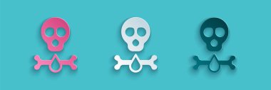 Kağıt, kemikleri ve kafatasını, mavi arka planda izole edilmiş toksik uyarı simgesi olarak kesmiş. Kağıt sanatı tarzı. Vektör