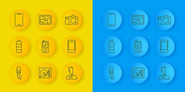 Hat mikrofonu, pil şarj seviyesi göstergesi, müzik çalar, atari makinesi için Joystick, akıllı telefon, mobil, fotoğraf makinesi ve harita simgesi olan GPS cihazını ayarla. Vektör