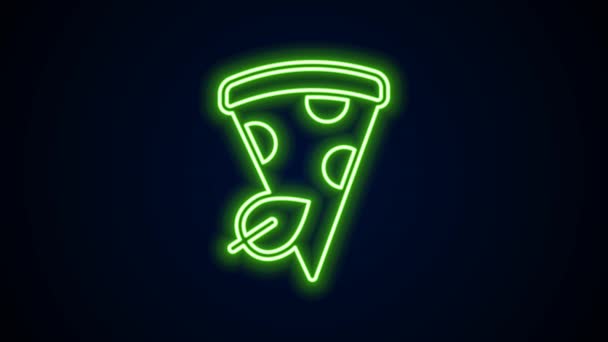 Brillante línea de neón icono de rebanada de pizza vegana aislado sobre fondo negro. Animación gráfica de vídeo 4K — Vídeo de stock