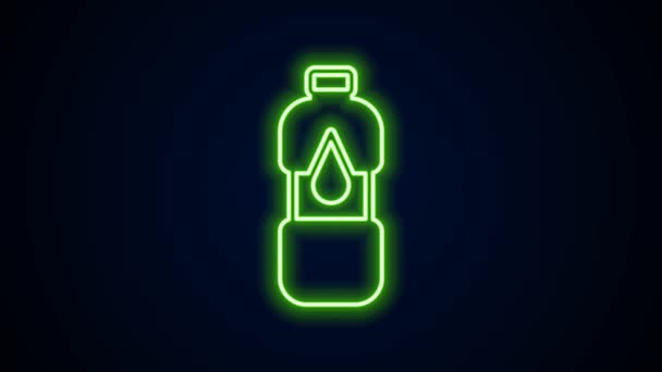 Gloeiende neon lijn Fles van water pictogram geïsoleerd op zwarte achtergrond. Soda aqua bordje. 4K Video motion grafische animatie — Stockvideo