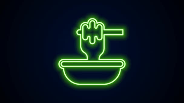 Glowing neon line Madu dipper stick dengan ikon mangkuk terisolasi pada latar belakang hitam. Sendok madu. Animasi grafis gerak Video 4K — Stok Video