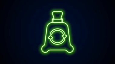 Siyah zemin üzerinde geri dönüşüm sembolü olan parlak neon çizgili çöp torbası. Çöp kutusu simgesi. Geri dönüşüm sepeti işareti. 4K Video hareketli grafik canlandırması