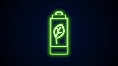 Parlayan neon hattı Eco doğa yaprağı ve batarya ikonu siyah arkaplanda izole edildi. Enerji, ekoloji tasarruf kavramına dayanır. 4K Video hareketli grafik canlandırması