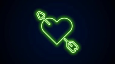 Siyah zemin üzerinde izole edilmiş kalp ve ok ikonu olan parlak neon çizgi Amour sembolü. Aşk işareti. Sevgililer günün kutlu olsun. 4K Video hareketli grafik canlandırması